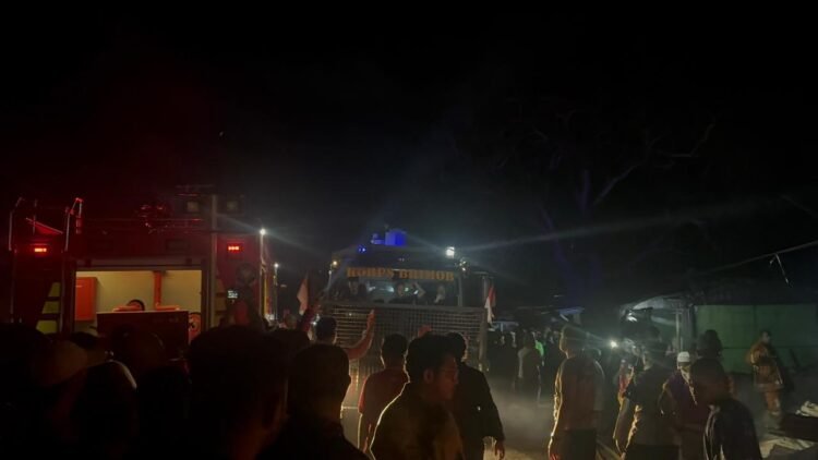 Polri Bergerak Cepat, Water Canon Dikerahkan Padamkan Kebakaran di Jalan Seringgu Merauke