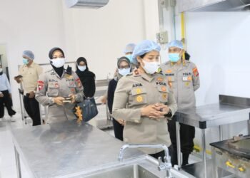 Wakapolda Papua Barat Tinjau SPPG Polda Papua Barat