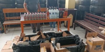 Polres Jayawijaya Amankan 11 Karton Miras Berlabel di Bandara Wamena