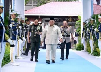 Presiden Prabowo Subianto memberikan taklimat kepada para peserta Rapat Pimpinan (Rapim) TNI dan Polri yang digelar di Istana Kepresidenan