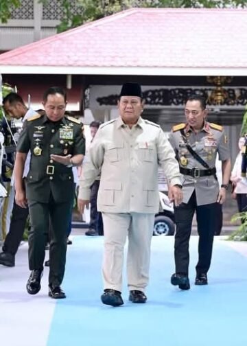 Presiden Prabowo Subianto memberikan taklimat kepada para peserta Rapat Pimpinan (Rapim) TNI dan Polri yang digelar di Istana Kepresidenan