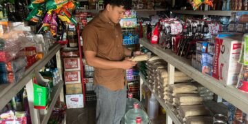 Satreskrim Polres Mamberamo Tengah Cek Harga Bahan Pokok di Pasar Sentral Kobakma