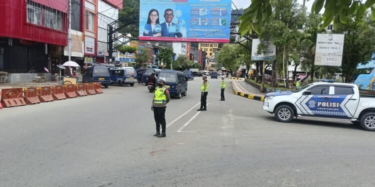 Sinergi TNI-Polri di Pos Jembatan Merah, Amankan Arus Mudik Lebaran di Jayapura