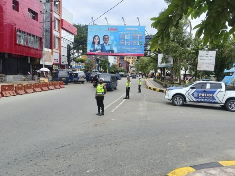 Sinergi TNI-Polri di Pos Jembatan Merah, Amankan Arus Mudik Lebaran di Jayapura