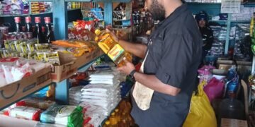 Satreskrim Polres Supiori Pantau Harga Pangan dan Stok Minyak Goreng di Pasar dan Ritel Modern