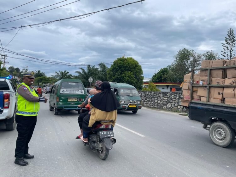 H-3 Lebaran, Satgas Operasi Ketupat Cartenz Polda Papua Perketat Pengamanan di Pusat Keramaian dan Tempat Ibadah