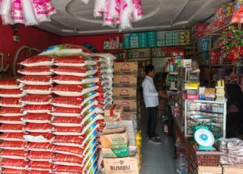 Polres Waropen Pantau Harga Beras di Retail Modern dan Pasar Tradisional