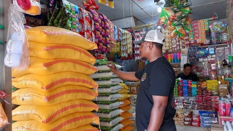 Polres Jayawijaya Pantau Harga Beras di Retail Modern dan Pasar Pootikelek