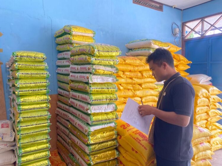 Polres Jayawijaya Pantau Harga Beras di Retail Modern dan Pasar Pootikelek
