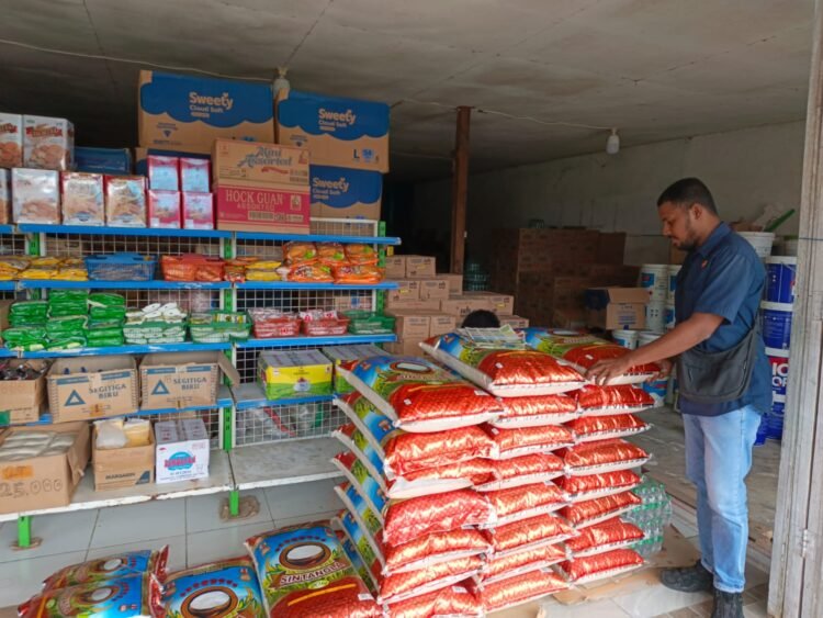 Satgas Pangan Polres Sarmi Lakukan Pengecekan Harga Beras di Kios Sultan, Pastikan Ketersediaan dan Stabilitas Harga