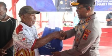 Wujud Kepedulian Polri, Kapolda Papua dan Bhayangkari Bantu Warga Terdampak Banjir Danau