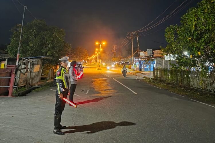 Polisi RW Sat Polairud Polres Merauke Perkuat Kemitraan Kamtibmas Melalui Sambang Warga di Kampung Wogekel