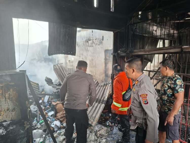 Kebakaran Hanguskan Belasan Ruko di Jalan Irian–Trikora Wamena, Polisi Bergerak Cepat Lakukan Penanganan