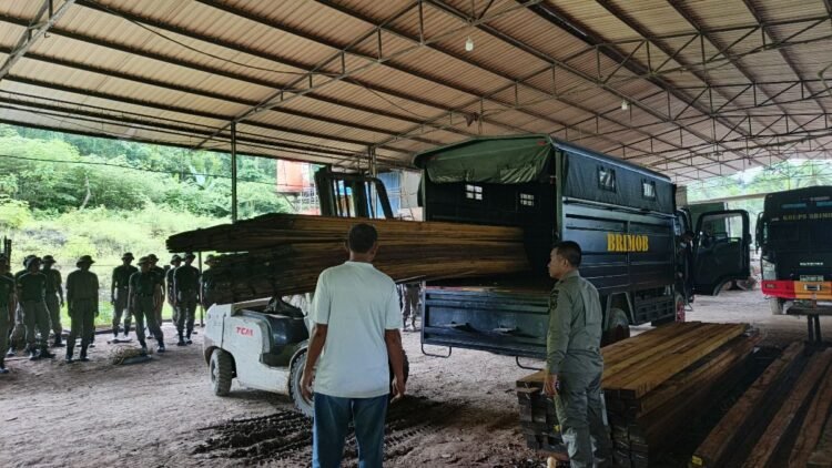 Sinergi Polisi dan Masyarakat, Kapolda Papua Dapat Apresiasi dari Pemerintah Distrik Sentani atas Dukungan Festival Budaya
