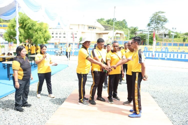 Jelang Peresmian, Personel Polda Papua Bersihkan dan Geladi Gedung Gereja Terang Bhara Daksa