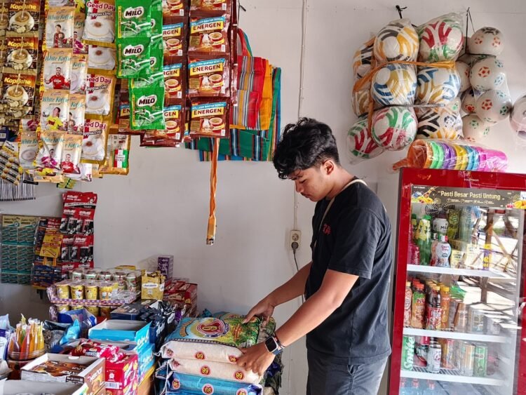 Sat Reskrim Polres Yalimo Cek Harga Bahan Pokok di Pasar Sentral Elelim
