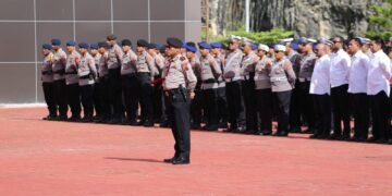 Wakapolda Papua Tekankan Disiplin dan Peningkatan Kinerja Saat Apel Pagi Personel Polda Papua