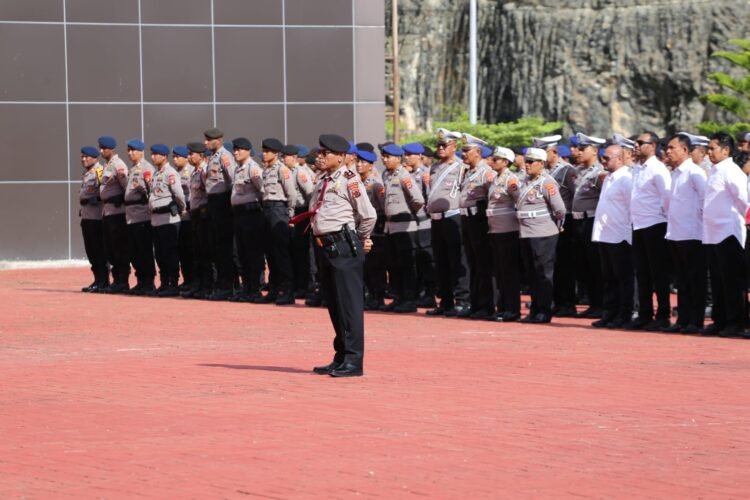 Wakapolda Papua Tekankan Disiplin dan Peningkatan Kinerja Saat Apel Pagi Personel Polda Papua