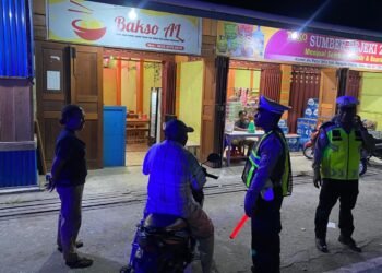 Patroli Blue Light Malam Minggu, Satlantas Polres Waropen Perkuat Keamanan dan Ketertiban Lalu Lintas