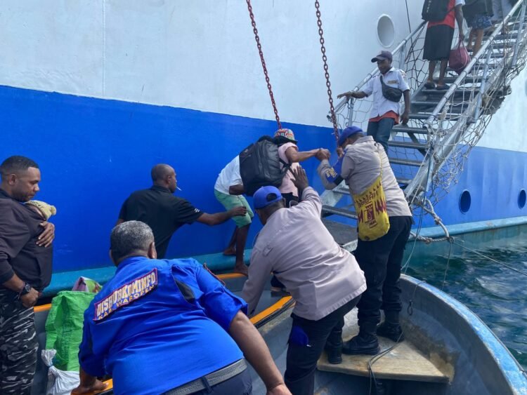 Polres Tolikara Gelar Patroli Minggu Pagi, Jaga Keamanan dan Kenyamanan Warga Beribadah