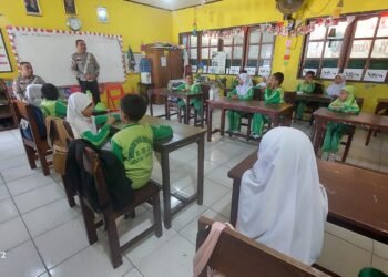Hapus term: Satlantas Polres Jayapura Tanamkan Disiplin Berlalu Lintas Sejak Dini Lewat Program Polsanak di Sentani Satlantas Polres Jayapura Tanamkan Disiplin Berlalu Lintas Sejak Dini Lewat Program Polsanak di Sentani