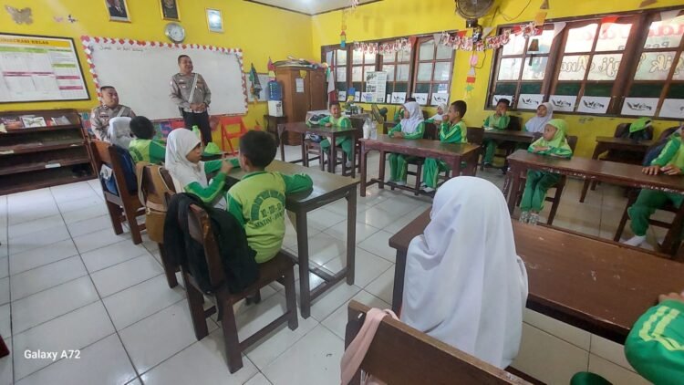 Hapus term: Satlantas Polres Jayapura Tanamkan Disiplin Berlalu Lintas Sejak Dini Lewat Program Polsanak di Sentani Satlantas Polres Jayapura Tanamkan Disiplin Berlalu Lintas Sejak Dini Lewat Program Polsanak di Sentani