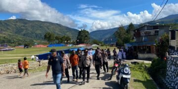 Polres Tolikara Gelar Patroli Humanis Saat Hardiknas, Wujudkan Karubaga Aman Dan Kondusif 