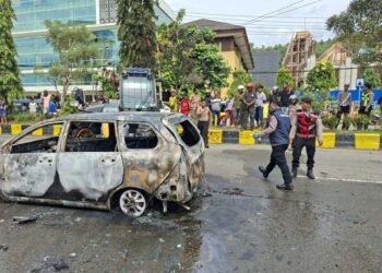 Mobil Modifikasi BBM Terbakar di Depan Mapolda, Polda Papua Gerak Cepat Padamkan Api