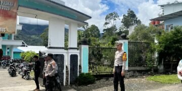 Hadir di Tengah Jemaat, Polisi Amankan Ibadah Minggu di Karubaga