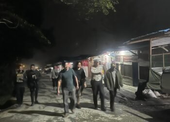 Patroli Jalan Kaki di Malam Hari, Polres Tolikara Hadirkan Rasa Aman bagi Warga Karubaga