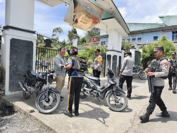 Polres Tolikara Intensifkan Patroli Humanis dan Pengamanan Ibadah Minggu di Karubaga