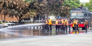 Satbrimob Polda Papua Laksanakan Pembersihan dan Pemulihan Stadion Lukas Enembe 