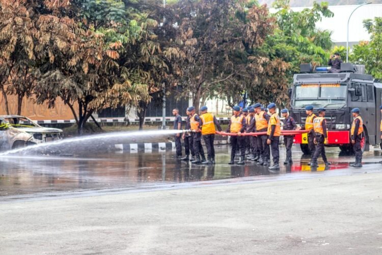 Satbrimob Polda Papua Laksanakan Pembersihan dan Pemulihan Stadion Lukas Enembe 