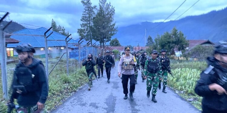 Sinergitas TNI-Polri Perkuat Patroli Gabungan, Jaga Kondusivitas Kamtibmas di Puncak Jaya