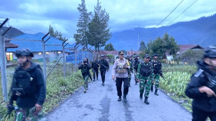 Sinergitas TNI-Polri Perkuat Patroli Gabungan, Jaga Kondusivitas Kamtibmas di Puncak Jaya