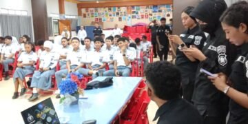Bid Tik Polda Papua Sosialisasikan Super App Polri Dan Layanan 110 Presisi Di Sekolah-Sekolah Kota Jayapura 