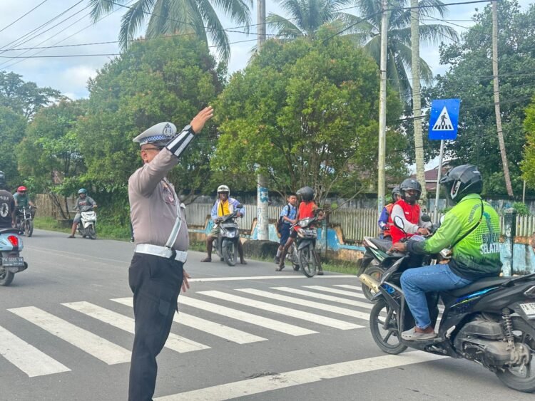 Sat Lantas Polres Sarmi Intensifkan Strong Point Pagi, Wujudkan Lalu Lintas Aman dan Lancar