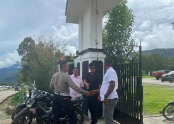 Patroli Harkamtibmas Polres Tolikara Beri Rasa Aman bagi Jemaat Gereja Ebenhaezer Karubaga