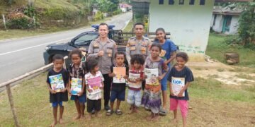 Polsek Biak Barat Hadirkan Semangat Belajar untuk Anak-Anak di Kampung Andai dan Yomdori 