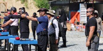 Kapolda Papua Tinjau Latihan Menembak Presisi 20 Meter, Tingkatkan Profesionalisme dan Kemampuan Personel 