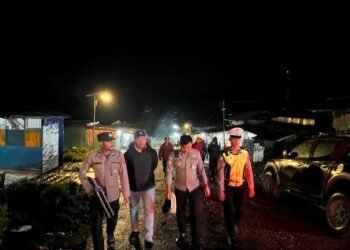 Patroli Malam Polres Tolikara Perkuat Rasa Aman Warga di Karubaga 