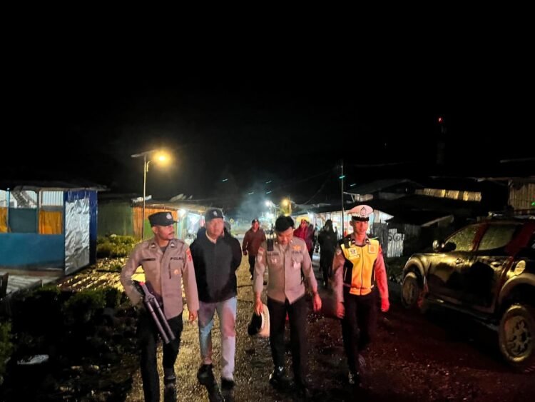 Patroli Malam Polres Tolikara Perkuat Rasa Aman Warga di Karubaga 