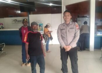 Hadirkan Rasa Aman bagi Nasabah, Personel Polres Tolikara Intensifkan Pengamanan Bank Papua