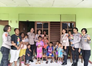 Polda Papua Berikan Trauma Healing kepada Korban Ledakan di Biak Numfor, Hadirkan Semangat dan Keceriaan di Pengungsian 