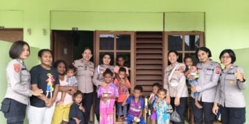 Polda Papua Berikan Trauma Healing kepada Korban Ledakan di Biak Numfor, Hadirkan Semangat dan Keceriaan di Pengungsian 