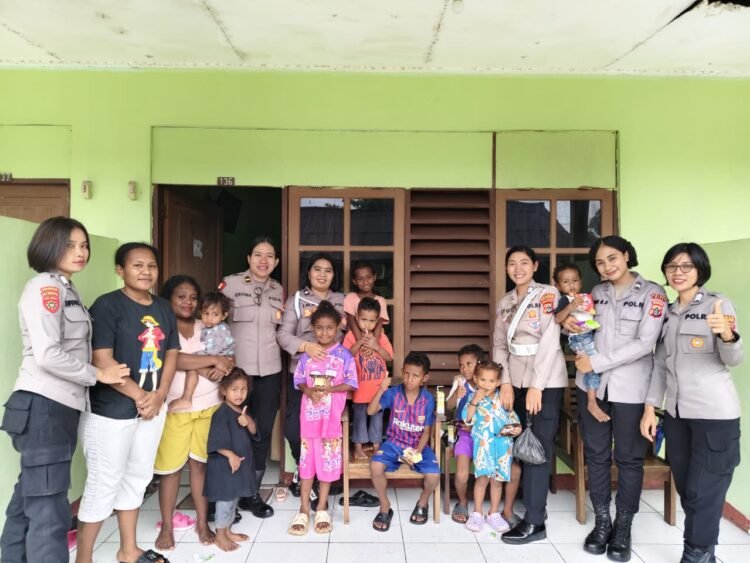 Polda Papua Berikan Trauma Healing kepada Korban Ledakan di Biak Numfor, Hadirkan Semangat dan Keceriaan di Pengungsian 