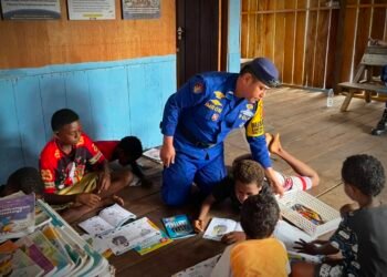 Menyapa Warga di Malam Hari, Personel Polsek Kelila Perkuat Kehadiran Polri di Tengah Masyarakat