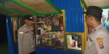 Menyapa Warga di Malam Hari, Personel Polsek Kelila Perkuat Kehadiran Polri di Tengah Masyarakat 