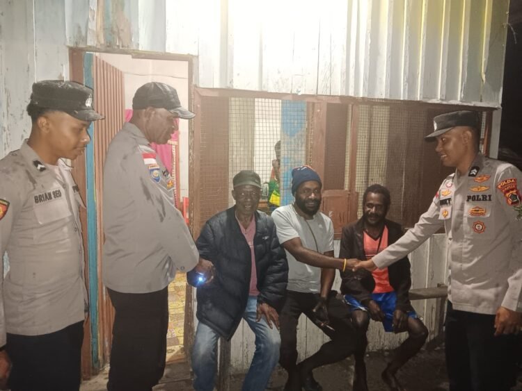 Patroli Humanis Polsek Kelila Perkuat Sinergi dengan Masyarakat dalam Menjaga Kamtibmas 