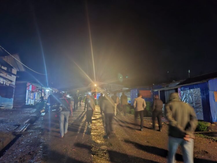 Hadir di Tengah Masyarakat, Regu Siaga II Polres Tolikara Gelar Patroli Dialogis
